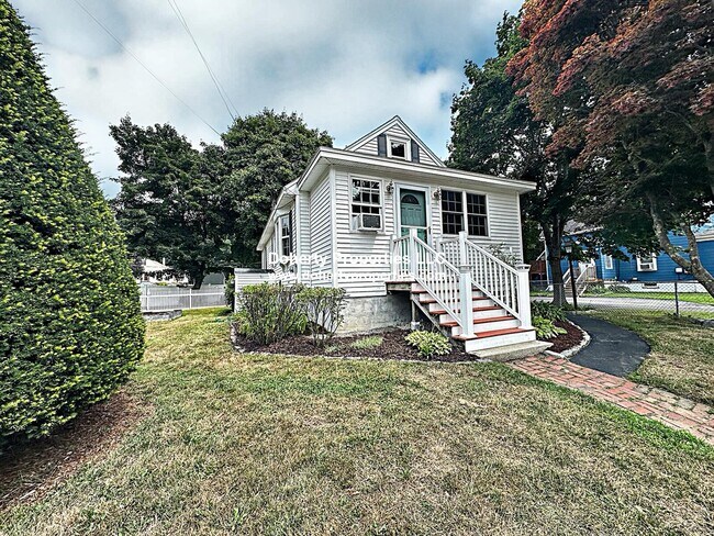 Building Photo - 41 Malwood Ave