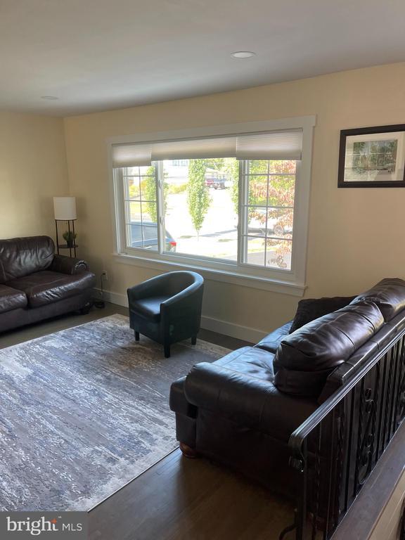 Foto principal - 123 Newtown Rd