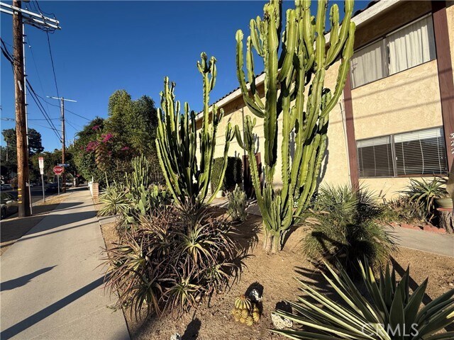 Primary Photo - 322 N Avenue 66
