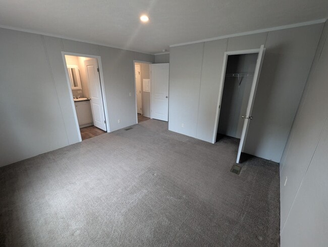Building Photo - 64 Castings Rd