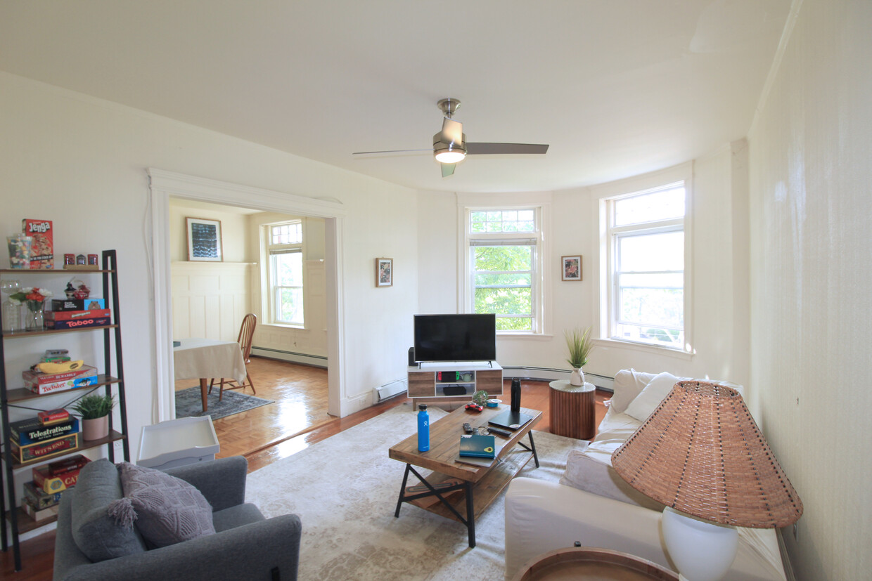 Foto principal - 1809 Beacon St