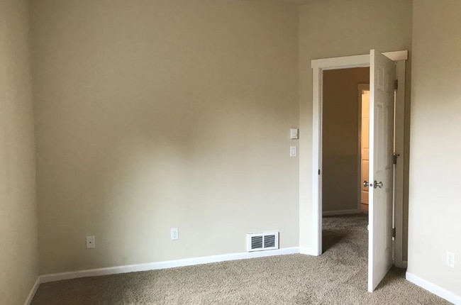 Building Photo - Corvallis Townhome/Duplex