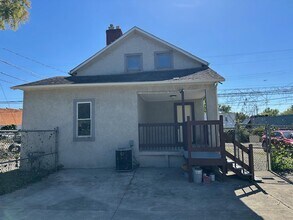 Building Photo - 2454 Azelda St