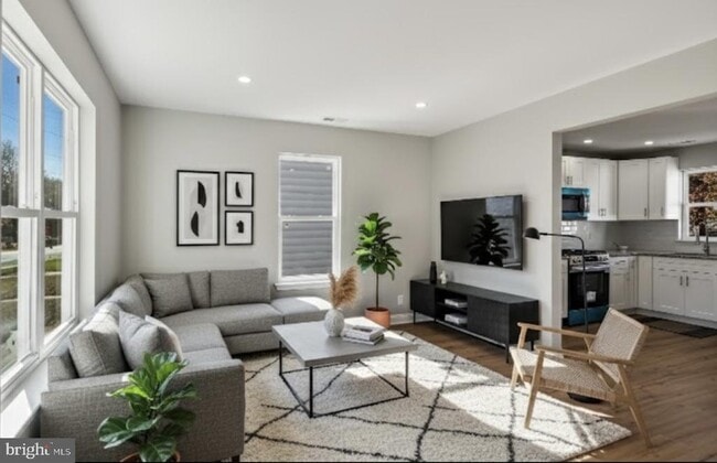 Building Photo - 104 W Park Ave