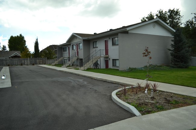 Building Photo - Alpine Apartments