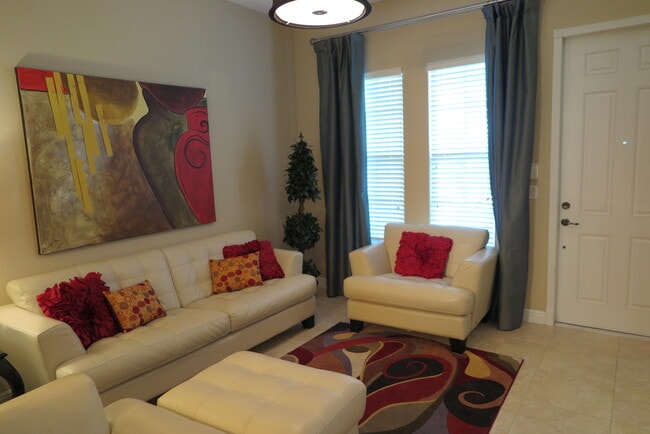 Foto del edificio - 819 NW 82nd Pl