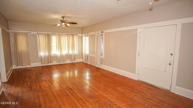 Building Photo - 7600 Franklin Dr