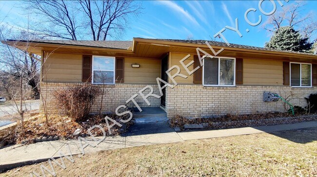 Building Photo - Nicely updated duplex near Kansas City sch...