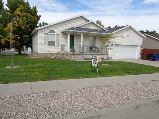 Building Photo - 8816 W Florence Dr