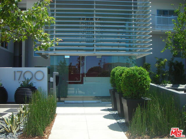 Foto principal - 1700 Sawtelle Blvd