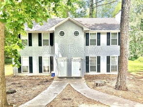 Building Photo - 2010 Oakwood Dr