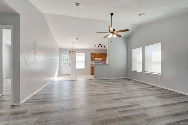 Foto del edificio - Beautiful 3BD/2BTH Duplex in Norman!