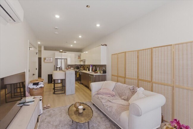 Foto del edificio - 948 W Sunnyside Ave