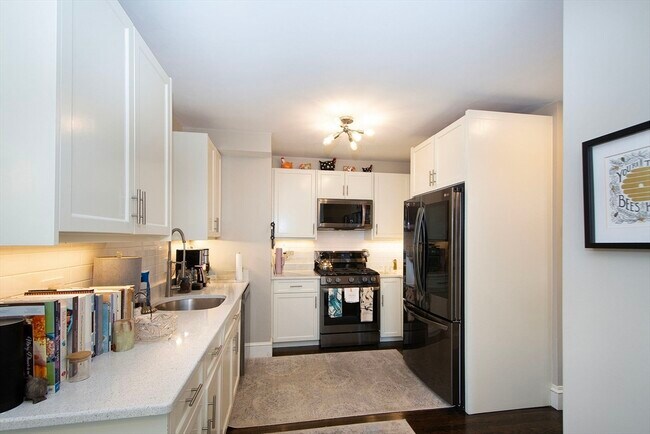 Foto del edificio - 108-110-110 Elm St