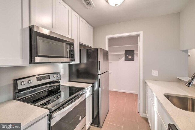 Foto del edificio - 1302 Maresfield