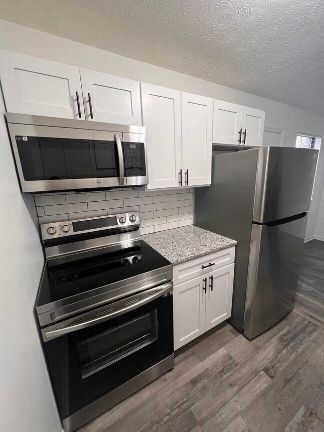 Foto del edificio - 2080 Woodtrail Dr