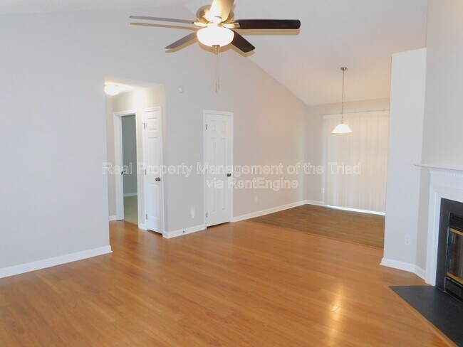 Foto del edificio - 2988 Butterwood Dr