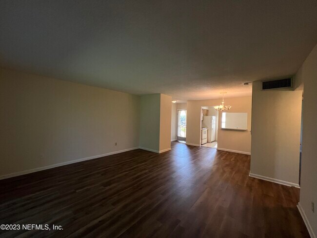 Building Photo - 600 Domenico Cir