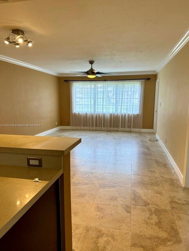 Foto del edificio - 1400 NE 191st St