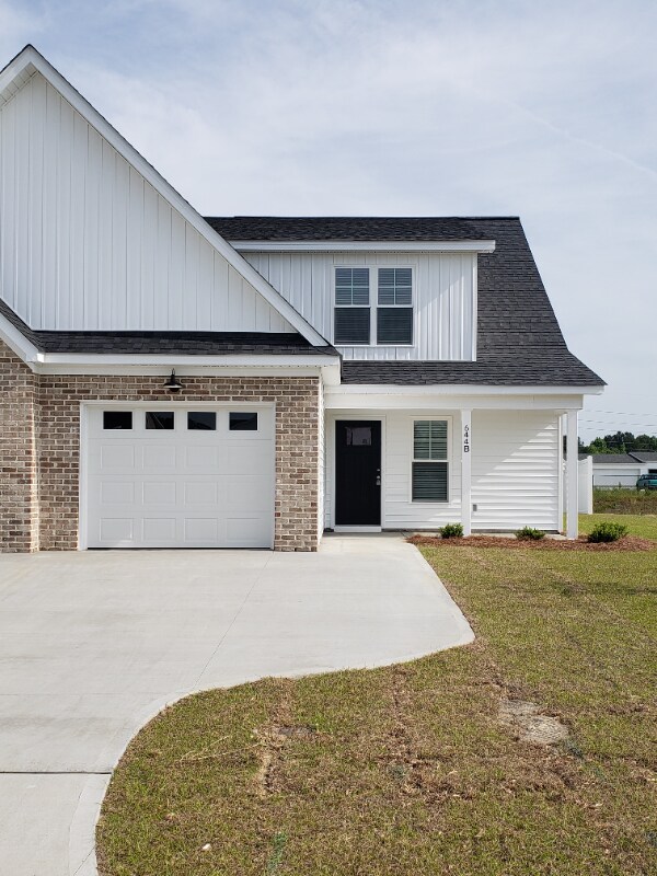 Foto principal - 644 B Abigail Taylor Dr