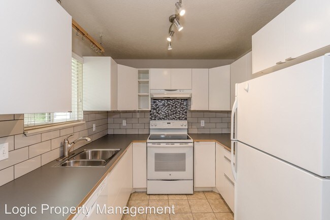Building Photo - 2270 700 E