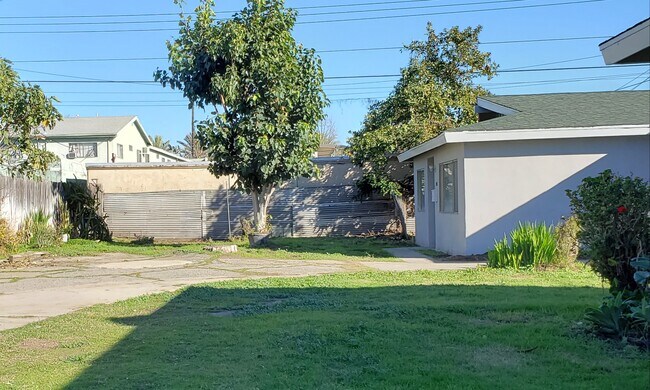 Building Photo - 4936 Acacia St