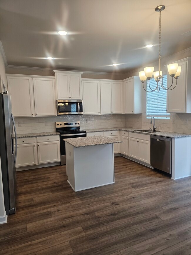 Building Photo - 831 River Gardens Dr