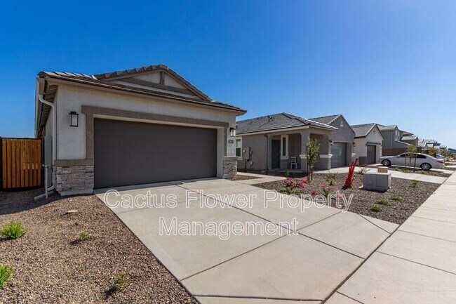 Building Photo - 2037 W Shelly Ave