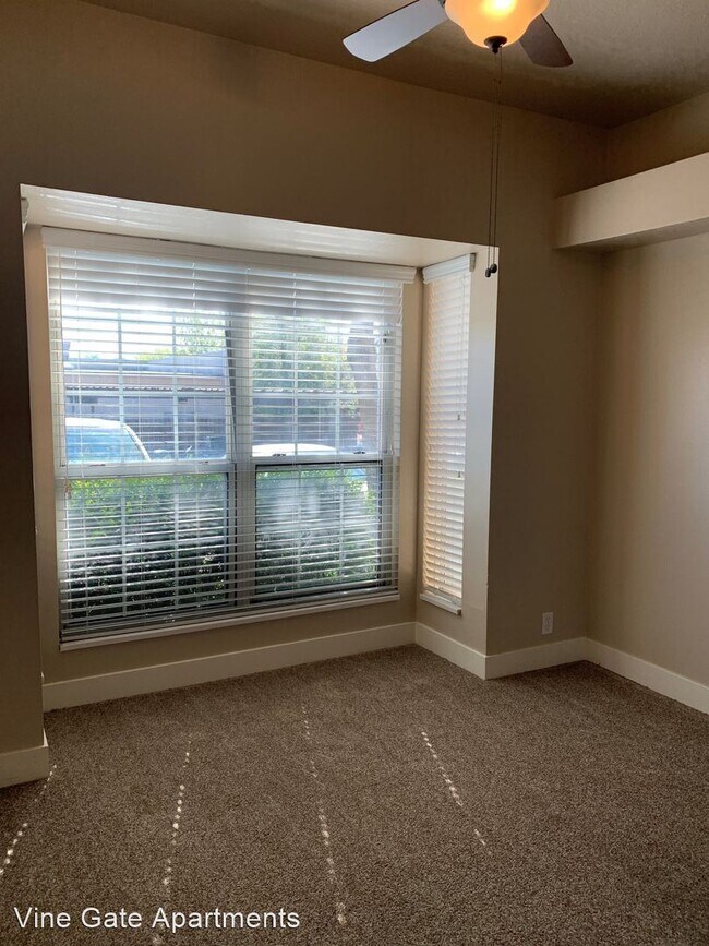 Building Photo - 6140 Vine Park Dr