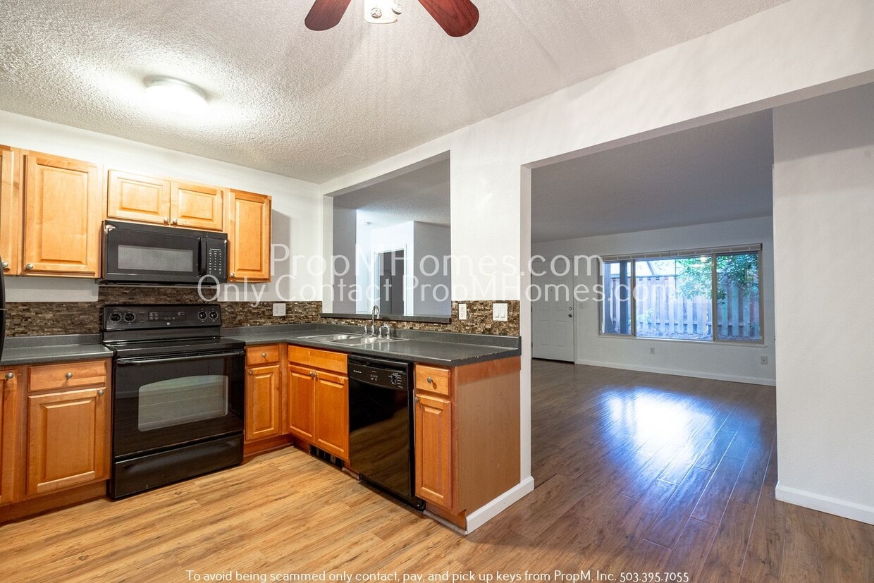 Charming Two Bedroom Unit in North Tabor! - Charming Two Bedroom Unit in North Tabor!