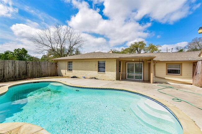 Building Photo - 16326 Cypress Bend Dr