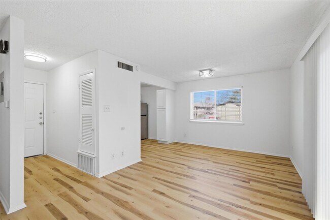 Foto del edificio - 2707 Windswept Cove