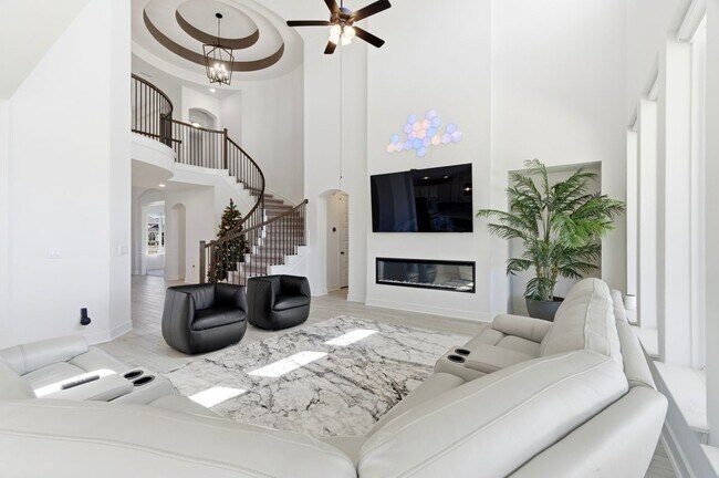 Building Photo - 396 Hollister Dr