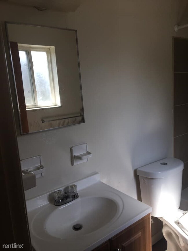 Foto del edificio - 1 br, 1 bath Apartment - 2921 Hoover Ave