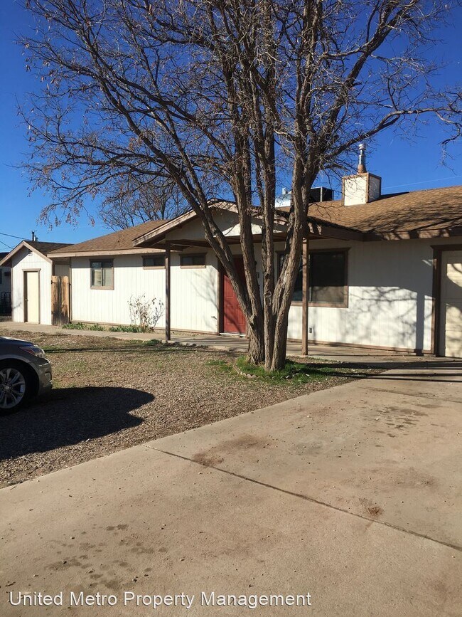 Building Photo - 3 br, 2 bath House - 380 W. Arrowhead Drive