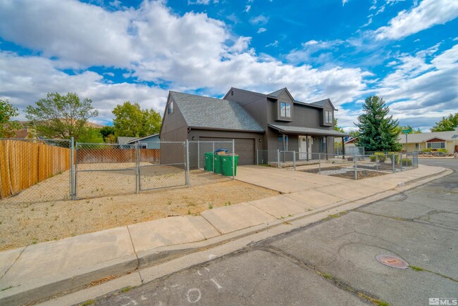 Foto del edificio - 2977 Pinebrook Dr
