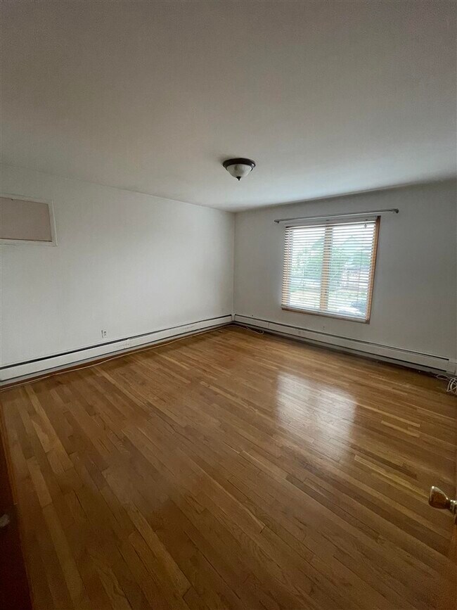 Building Photo - 516 Avenue A