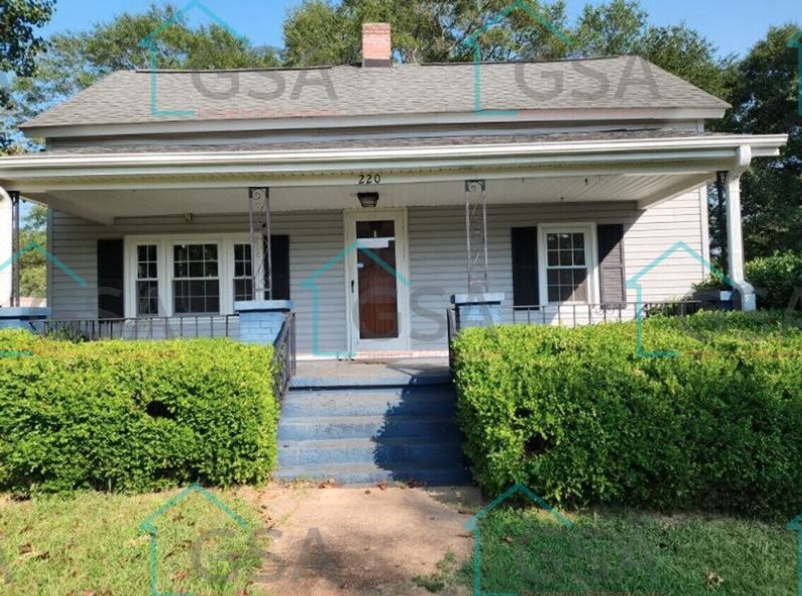 Primary Photo - 3 Bedroom 2 Bathroom Available!
