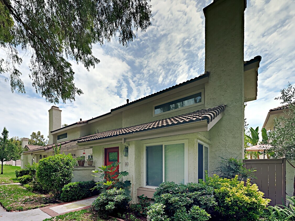 6839 Poppyview Dr, Oak Park, CA 91377 Townhome Rentals in Oak Park CA