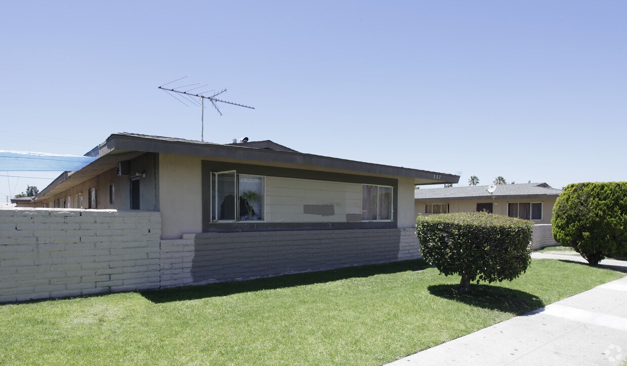 Foto del edificio - 883-887 S Olive St