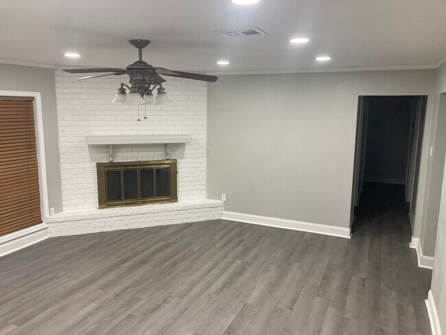 Living Room - 102 Elie Dr