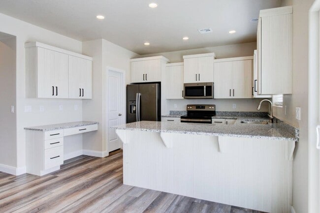Building Photo - Shadow Cove Townhouse