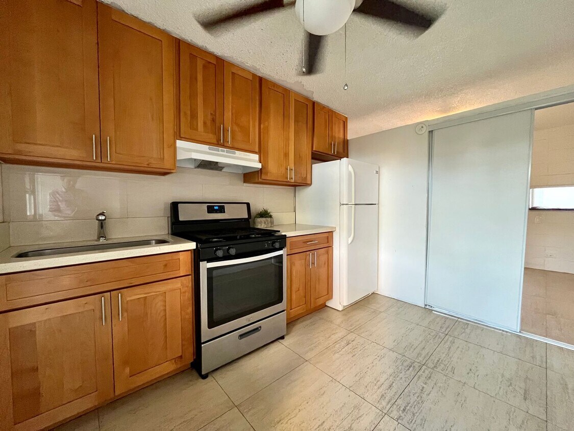 Foto principal - Waikiki: 1 Bed, 1 Bath/Studio for Rent
