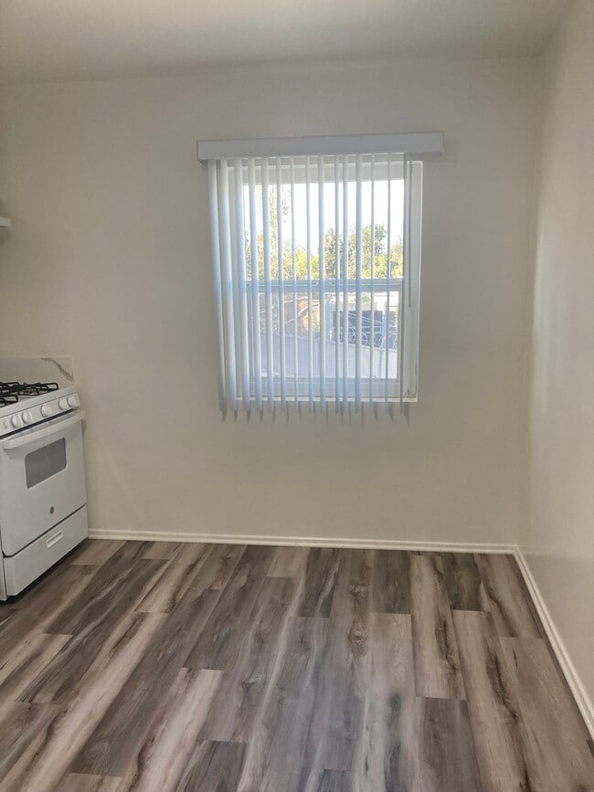 Building Photo - 10535 National Blvd