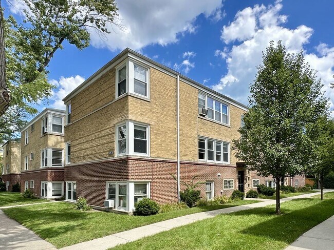 Building Photo - 6719 N California Ave