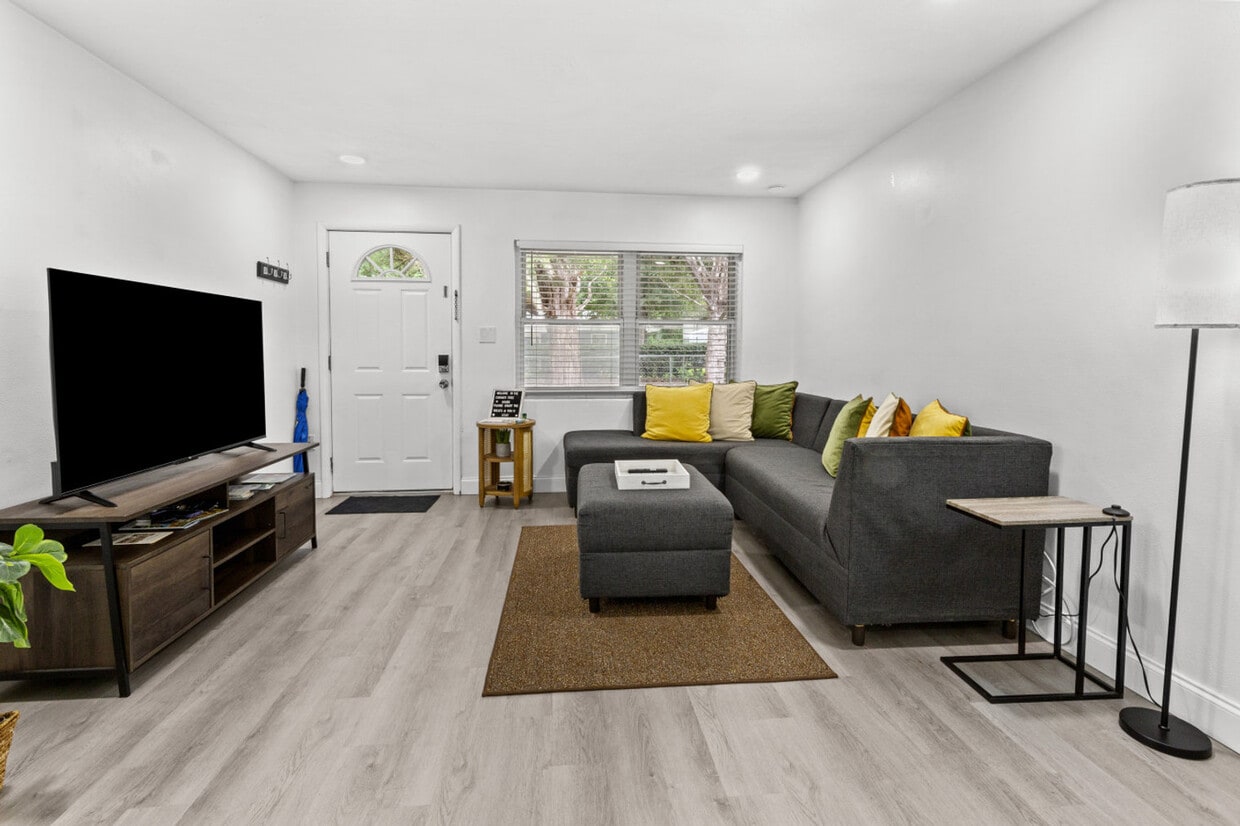 Foto principal - 3204 NW 10th St