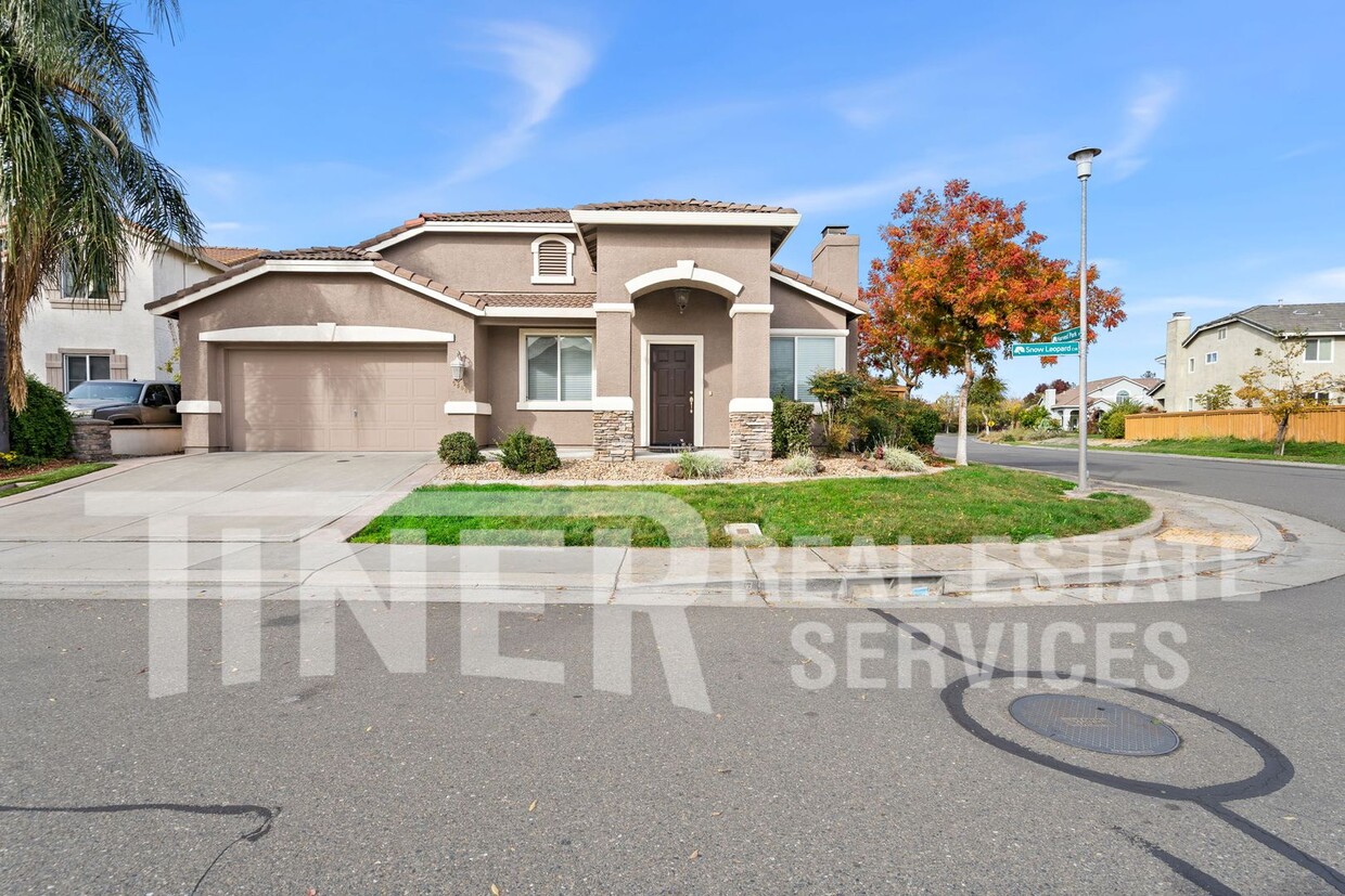 Primary Photo - 4 Bedroom Elk Grove Home in Desireable Sch...