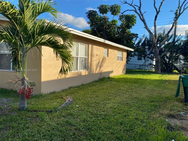 Foto del edificio - 2880 NW 12th Ct