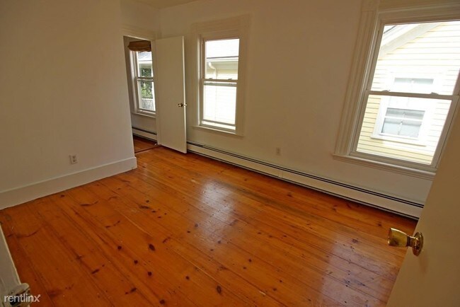 Foto del edificio - 3 br, 1 bath Apartment - 8 Becket St Apt 2