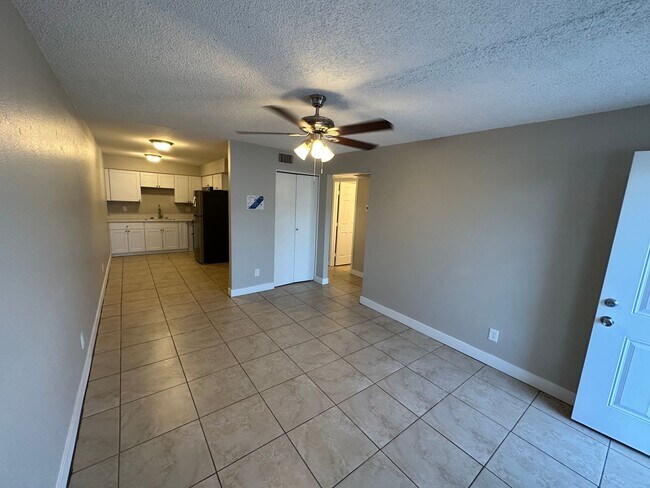 Foto del edificio - 2260 E Broadway Rd